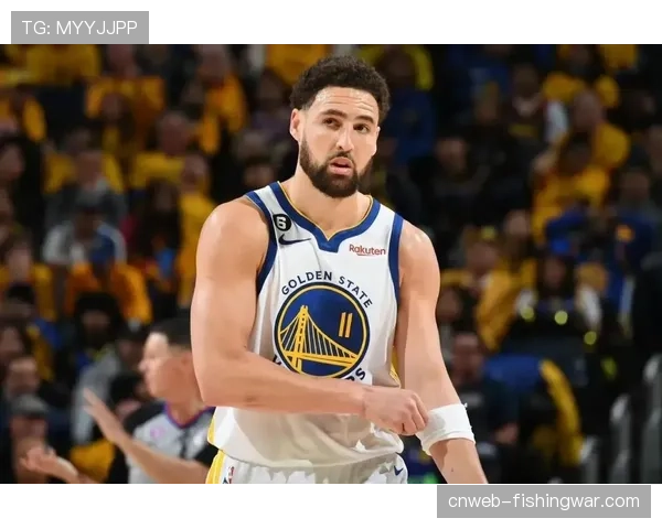 勇士主场为汤普森举办致敬仪式,表彰其效力球队十三载贡献 勇士主场为汤普森举办致敬仪式,表彰其效力球队十三载贡献