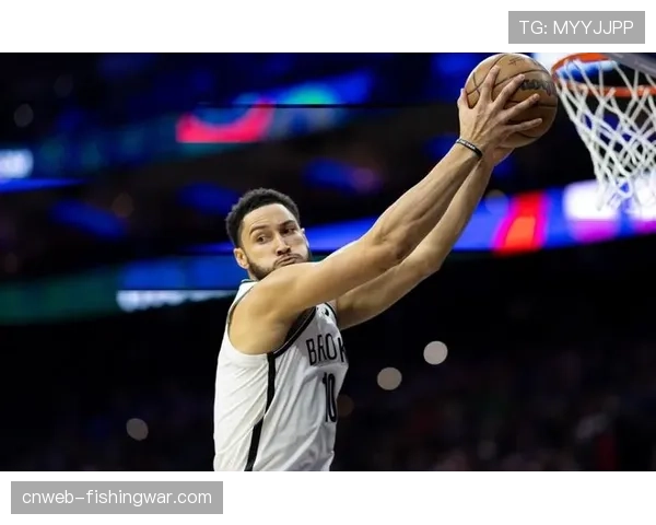 篮网队赛前训练重点:西蒙斯带领第二阵容进行半场阵地战快速出球演练。 篮网队赛前训练重点:西蒙斯带领第二阵容进行半场阵地战快速出球演练。